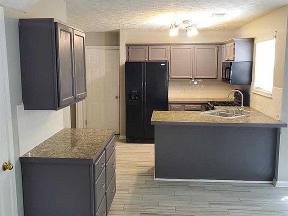 5th image of 3761 Woodyhill Dr
