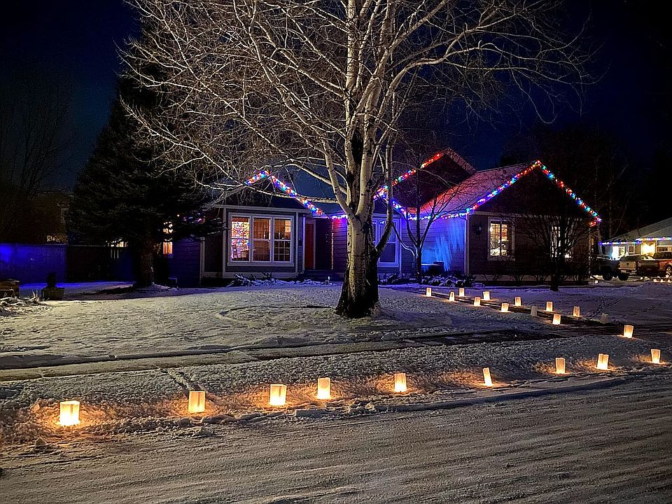 Christmas Eve.Everyone plays