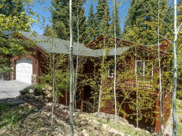 10694 Laurelwood Dr, Truckee, CA 96161