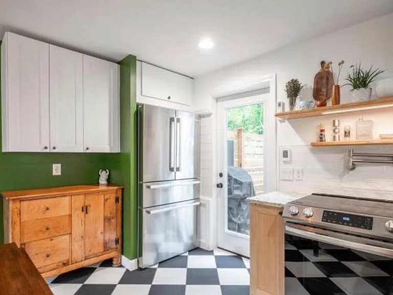 2444 S Oakland St — Photo 14