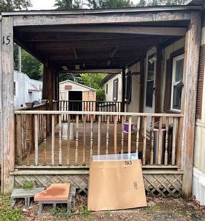 3rd image of 15 Cedar Cir