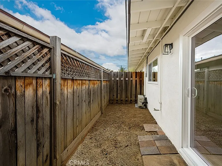 780 N Shattuck Pl — Photo 26