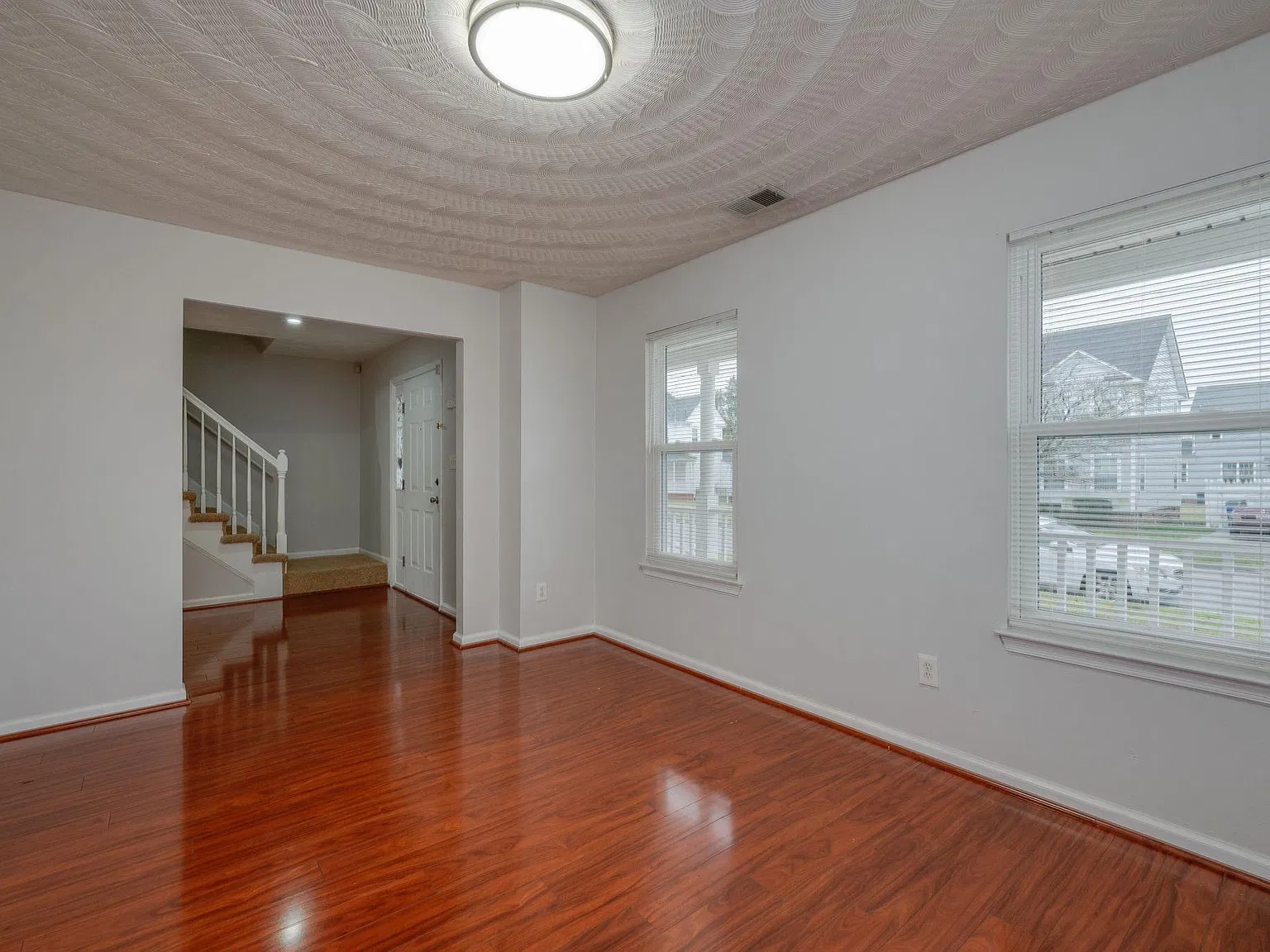 3 bed, 2.5 bath, 1620 sqft, $2,400 — Photo 3