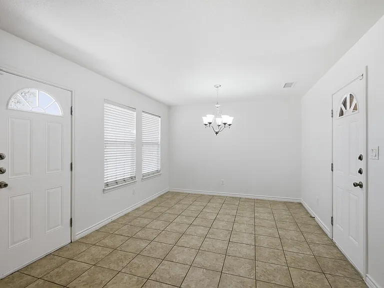 408 W Shandon Ave — Photo 10