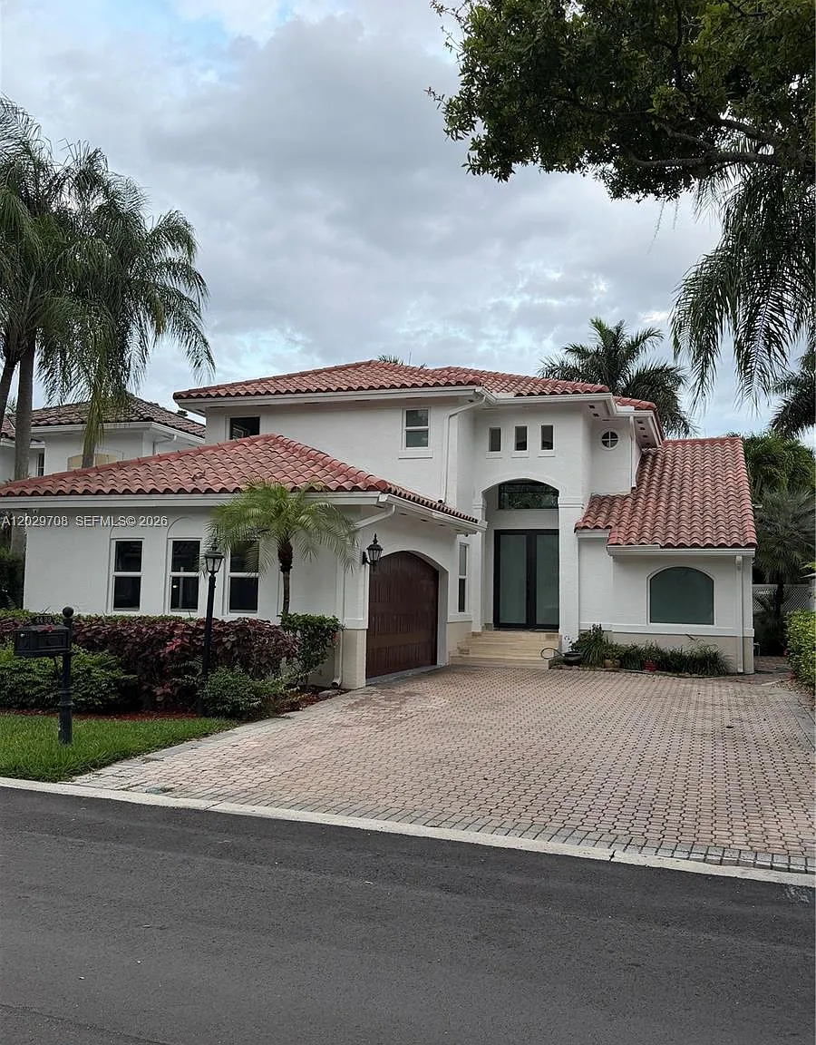 Doral Estates Villas — Photo 1