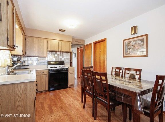 3rd image of 7655 Leclaire Ave