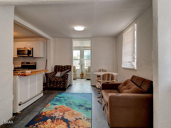5th image of 209 12th St