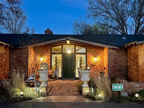 1909 Peach Ave, Dalhart, TX 79022