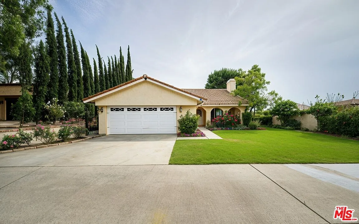 2 bed, 1.0 bath, 1858 sqft, $3,850 — Photo 2