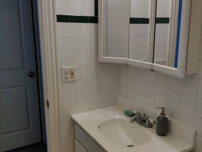 2828 N Burling St #401 — Photo 9