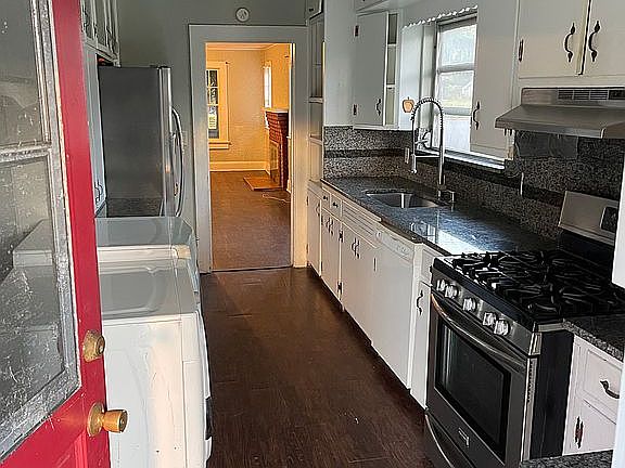 5th image of 249 N Adelle Ave
