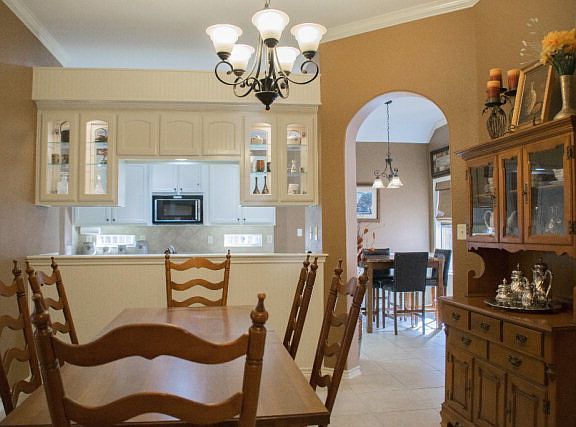 3rd image of 408 Auburn Hl