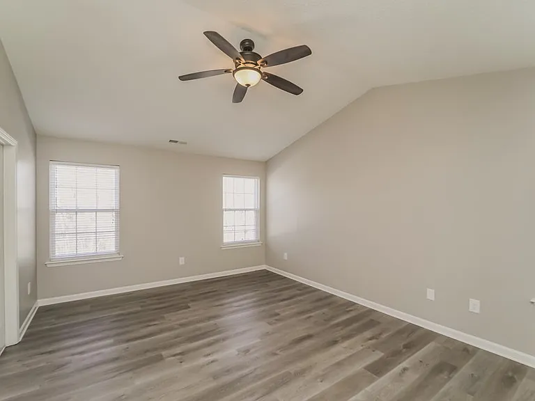 1001 Omaha Dr — Photo 9