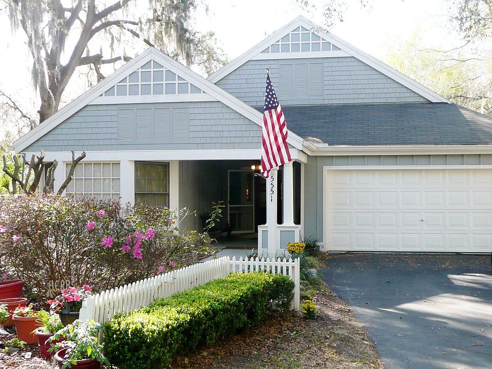 Cul-de-sac corner lot