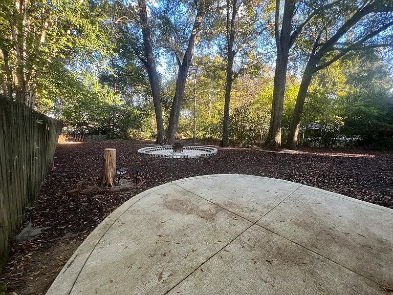 2405 College St — Photo 24