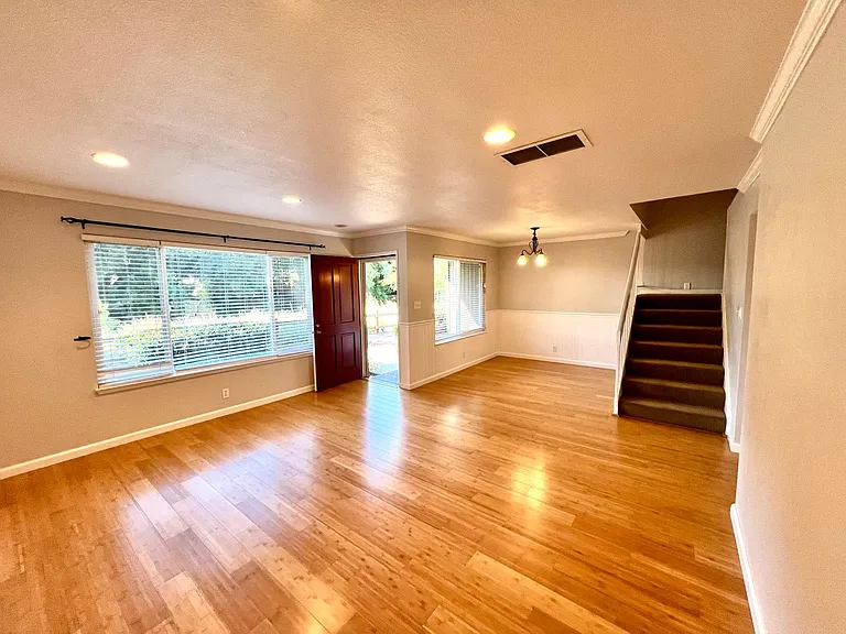162 Lawnview Cir — Photo 3