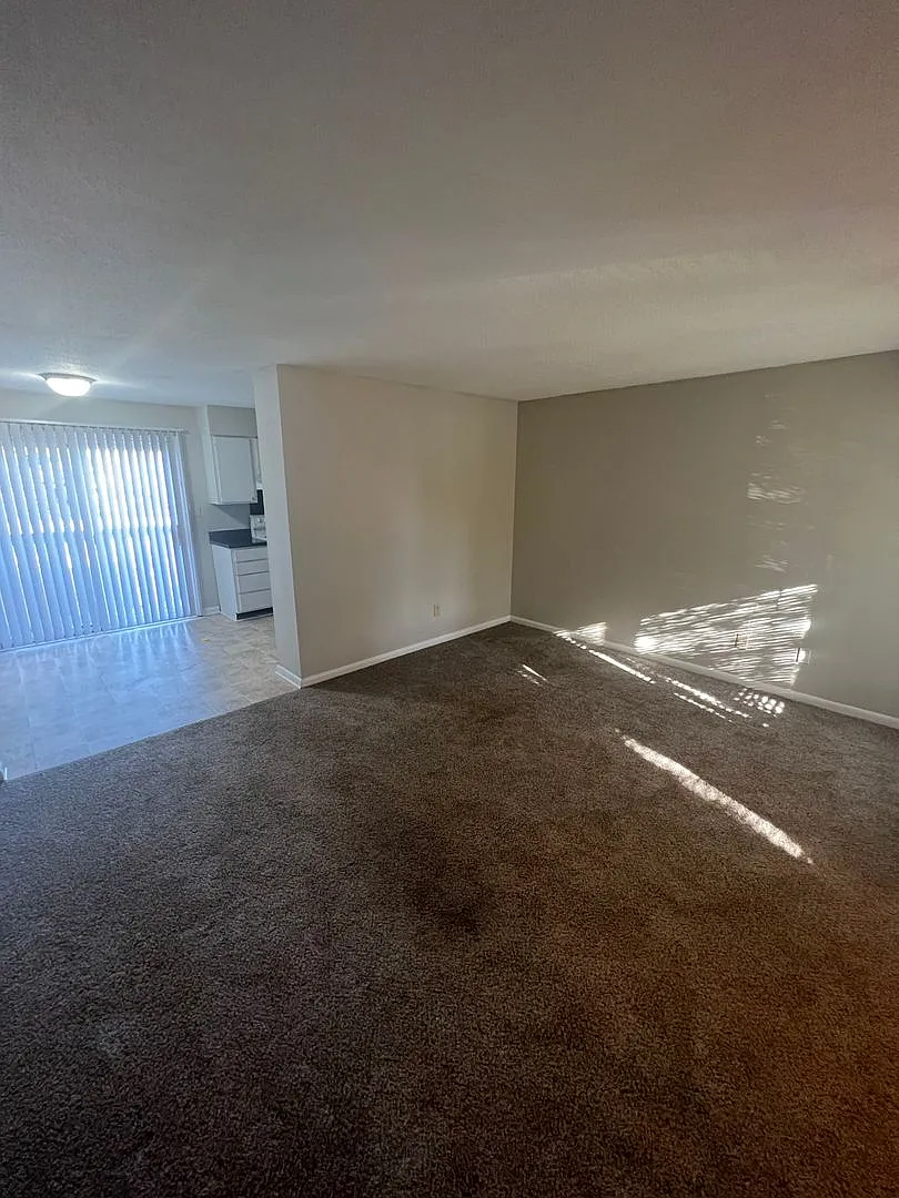 Building Photo - 1903 Beechtree Ct #23