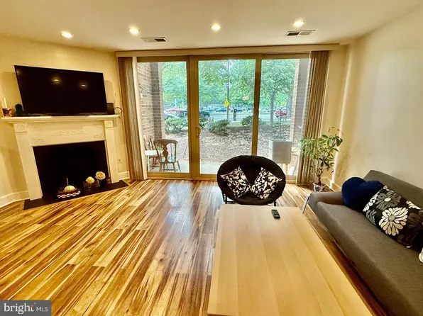 1605 S Hayes St #1, Arlington, VA 22202