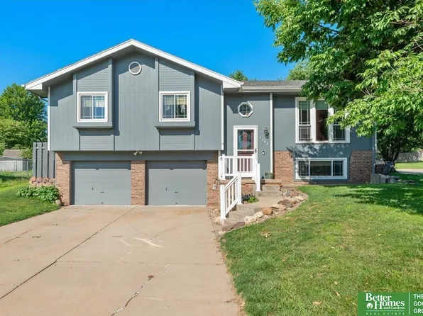 1703 Yorktown St, Bellevue, NE 68123