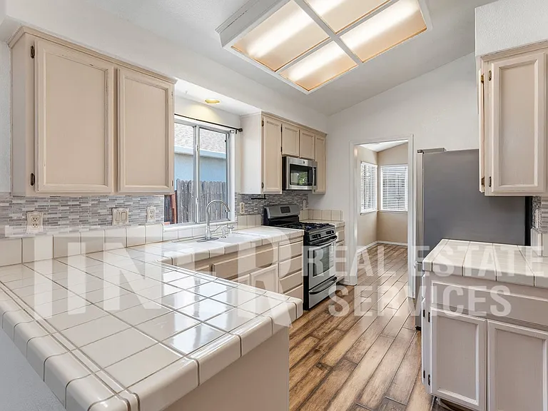 1218 Chablis Cir — Photo 11