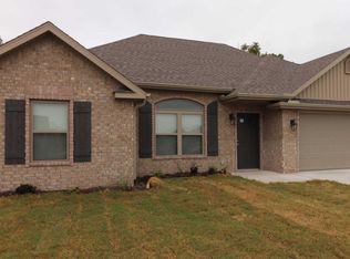 1390 Sebastian Ln, Prairie Grove, AR 72753