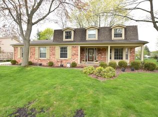 3777 Burkoff Dr, Troy, MI