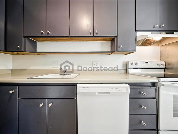 3rd image of 800 N Delaware St APT 203
