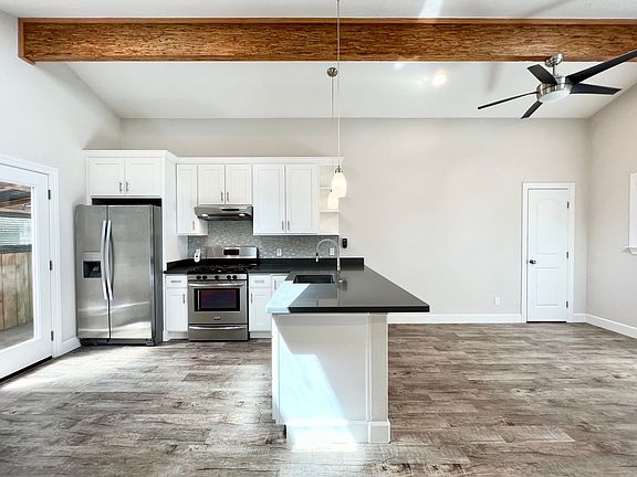 3rd image of 896 Reina Del Mar Ave