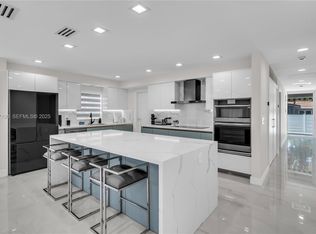 1045 Hollywood Blvd, Hollywood, FL 33019