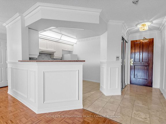 3rd image of 38 Avoca Ave #704