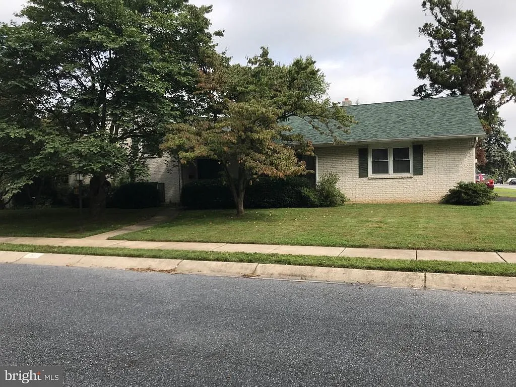 2515 Sherwood Rd photo 1
