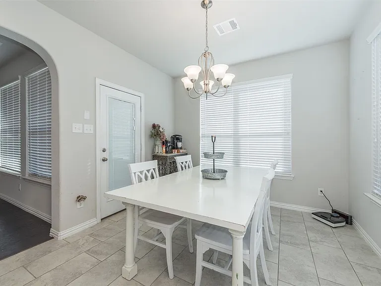 717 Seabourne Dr — Photo 16