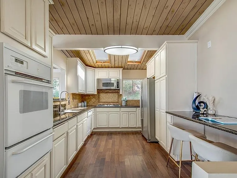 5102 Medina Rd — Photo 8