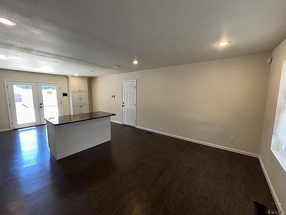 2nd image of 8 Sovereign Cir