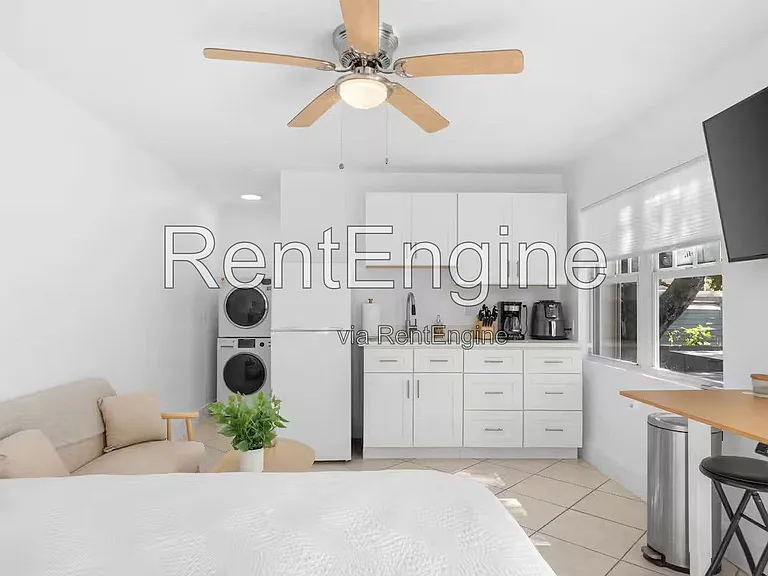 1636 NW 6th Ave — Photo 5