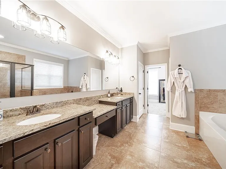 7740 Stratford Ln — Photo 13