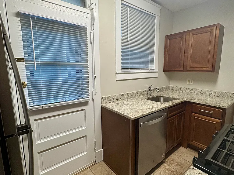 1115 Ray Ave — Photo 10