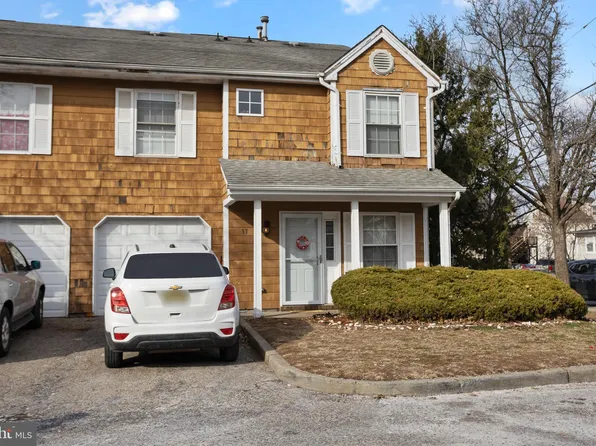 37 Delavan Ct, New Brunswick, NJ 08901