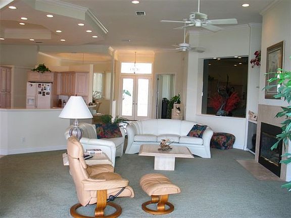 Living 450 Bocilla Palm Isand