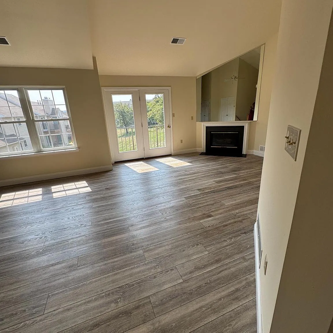 2 bed, 1392 sqft, $2,400 — Photo 3