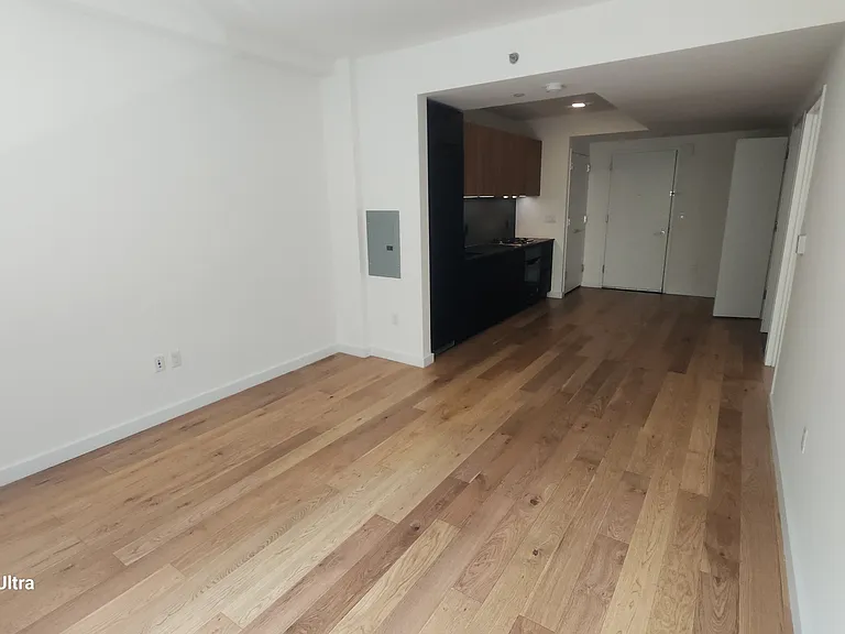 411 35th St #2G — Photo 7