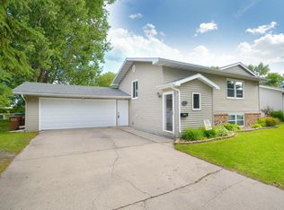 710 S 22nd St, Grand Forks, ND 58201