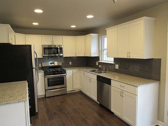 3rd image of 321 W Eliff St