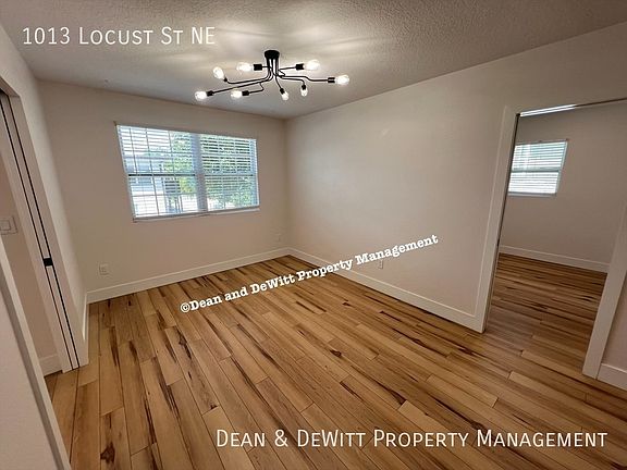 3rd image of 1013 Locust St NE