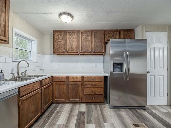 4th image of 5689 Lee Road 390
