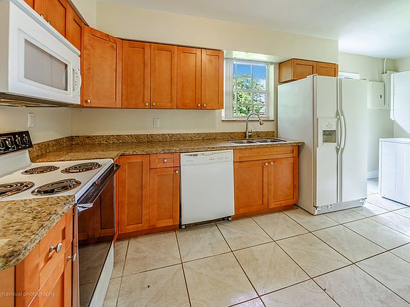 5th image of 20440 NW 25th Ave
