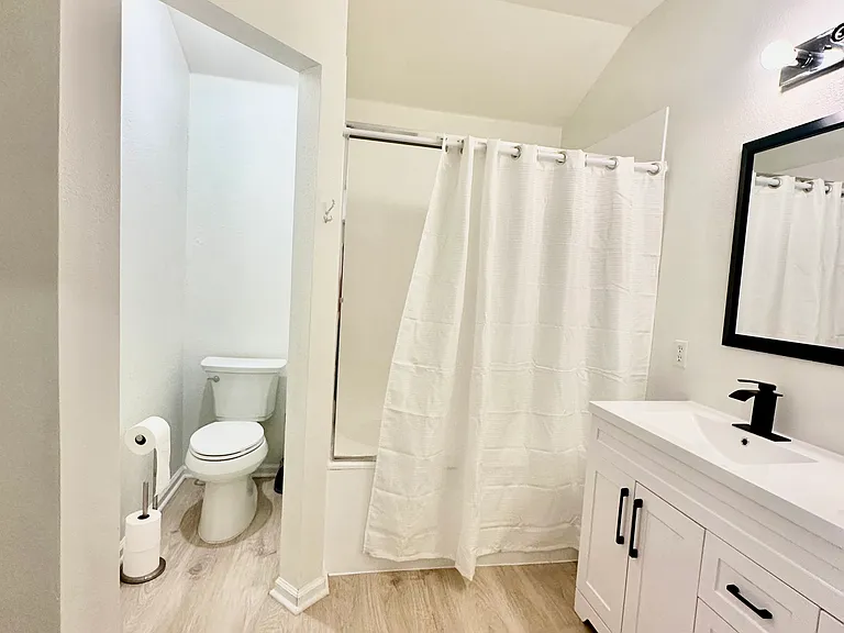 4704 Lake Champlain Ln — Photo 18