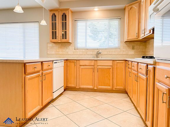 3rd image of 14118 El Casco St