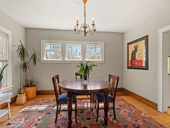 5th image of 402 Parkovash Ave