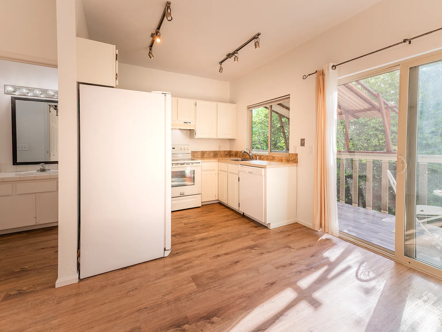 2 bed, 1.5 bath, 1086 sqft, $2,500 — Photo 4